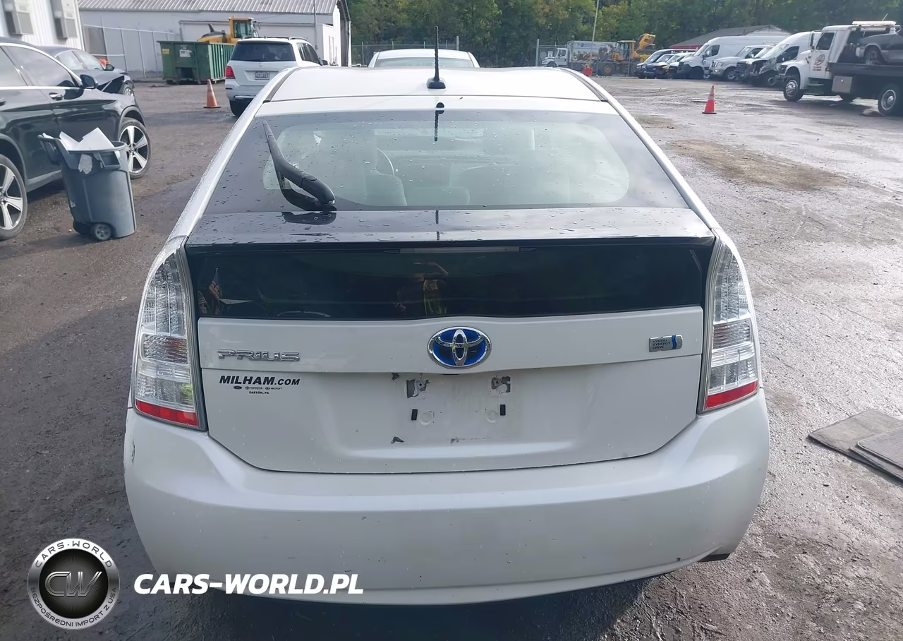 2011 Toyota Prius Two VIN:JTDKN3DU0B5365731 - 16