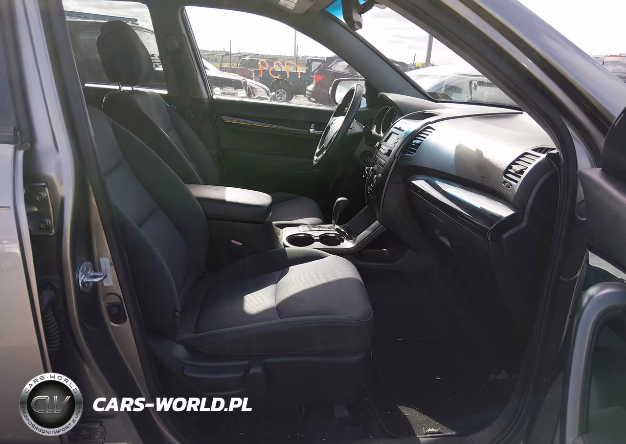 2012 Kia Sorento Lx V6 VIN:5XYKTDA23CG255893 - 5