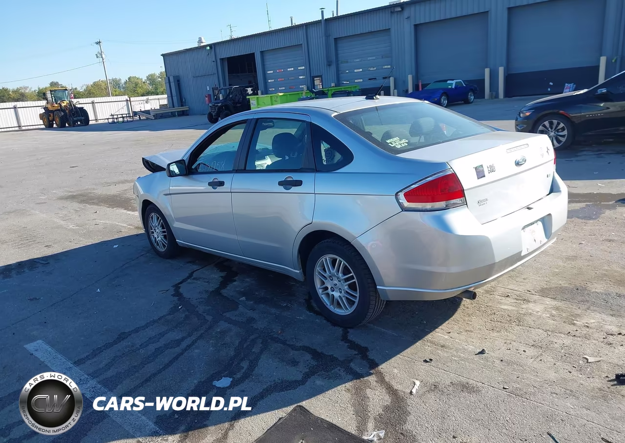 2010 Ford Focus Se VIN:1FAHP3FN1AW136001 - 3