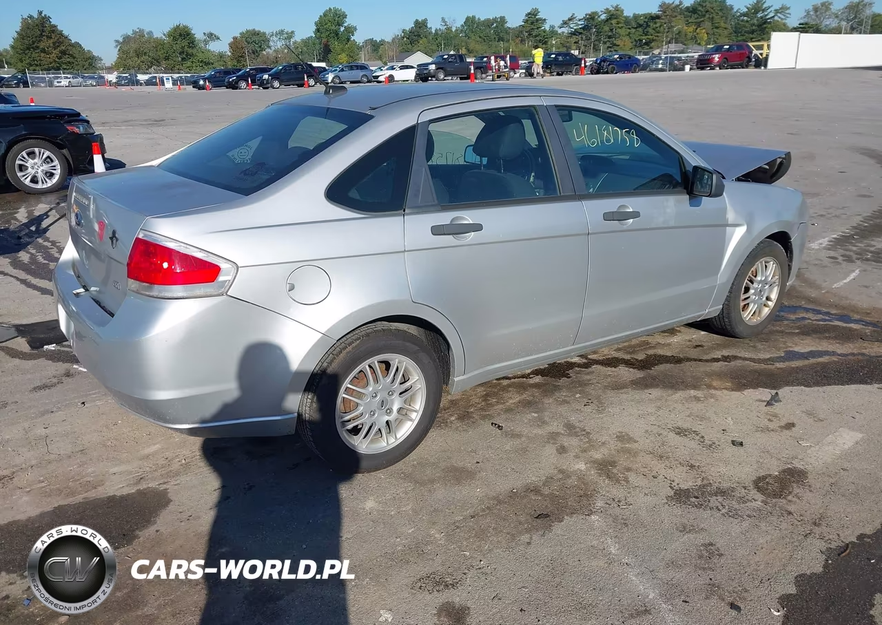 2010 Ford Focus Se VIN:1FAHP3FN1AW136001 - 4