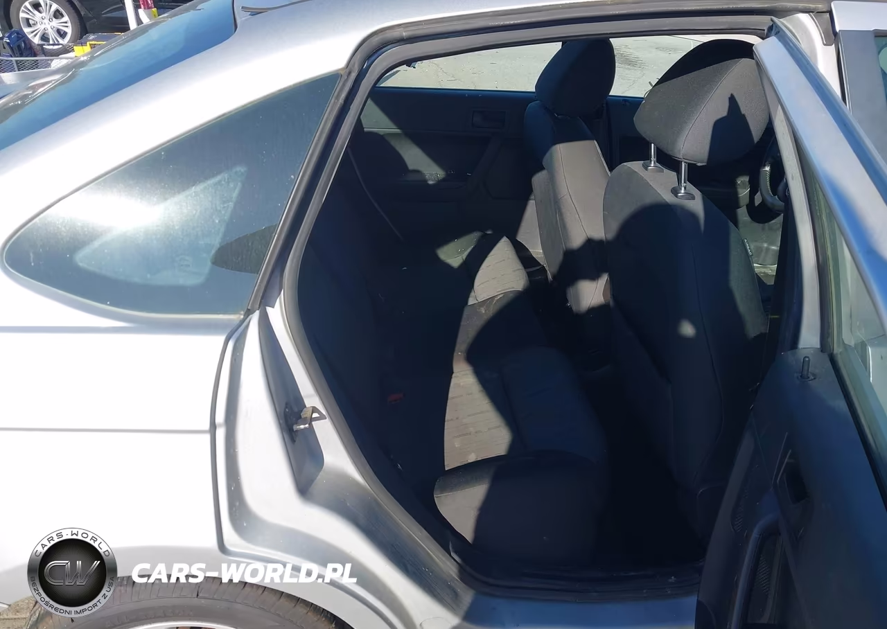 2010 Ford Focus Se VIN:1FAHP3FN1AW136001 - 8