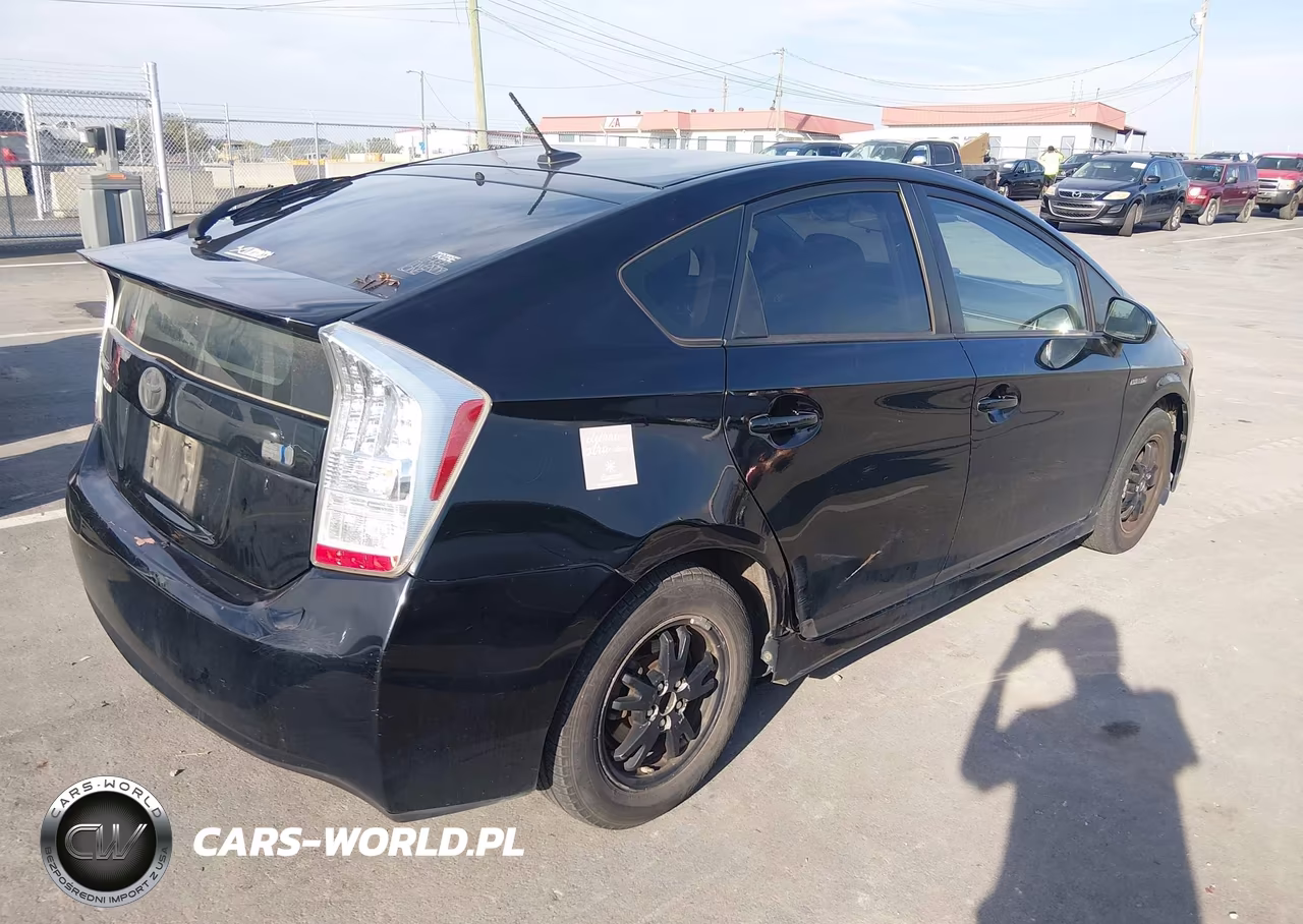 2011 Toyota Prius Three VIN:JTDKN3DU8B5324991 - 4