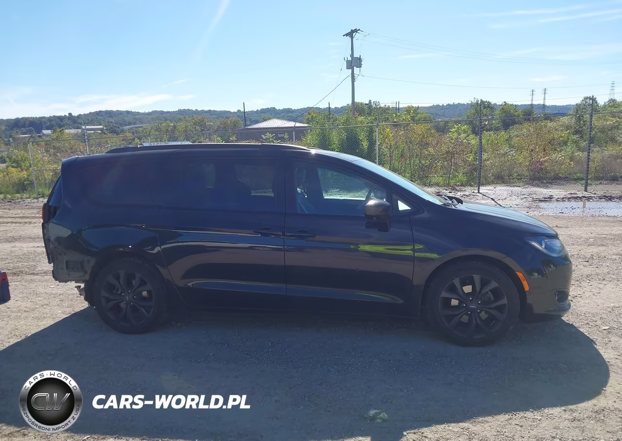 2019 Chrysler Pacifica Touring L VIN:2C4RC1BG2KR549738 - 13