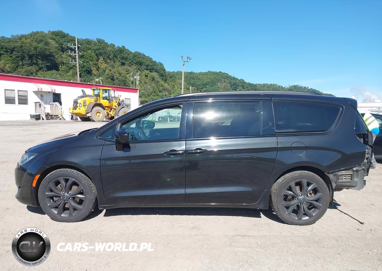 2019 Chrysler Pacifica Touring L VIN:2C4RC1BG2KR549738 - 14