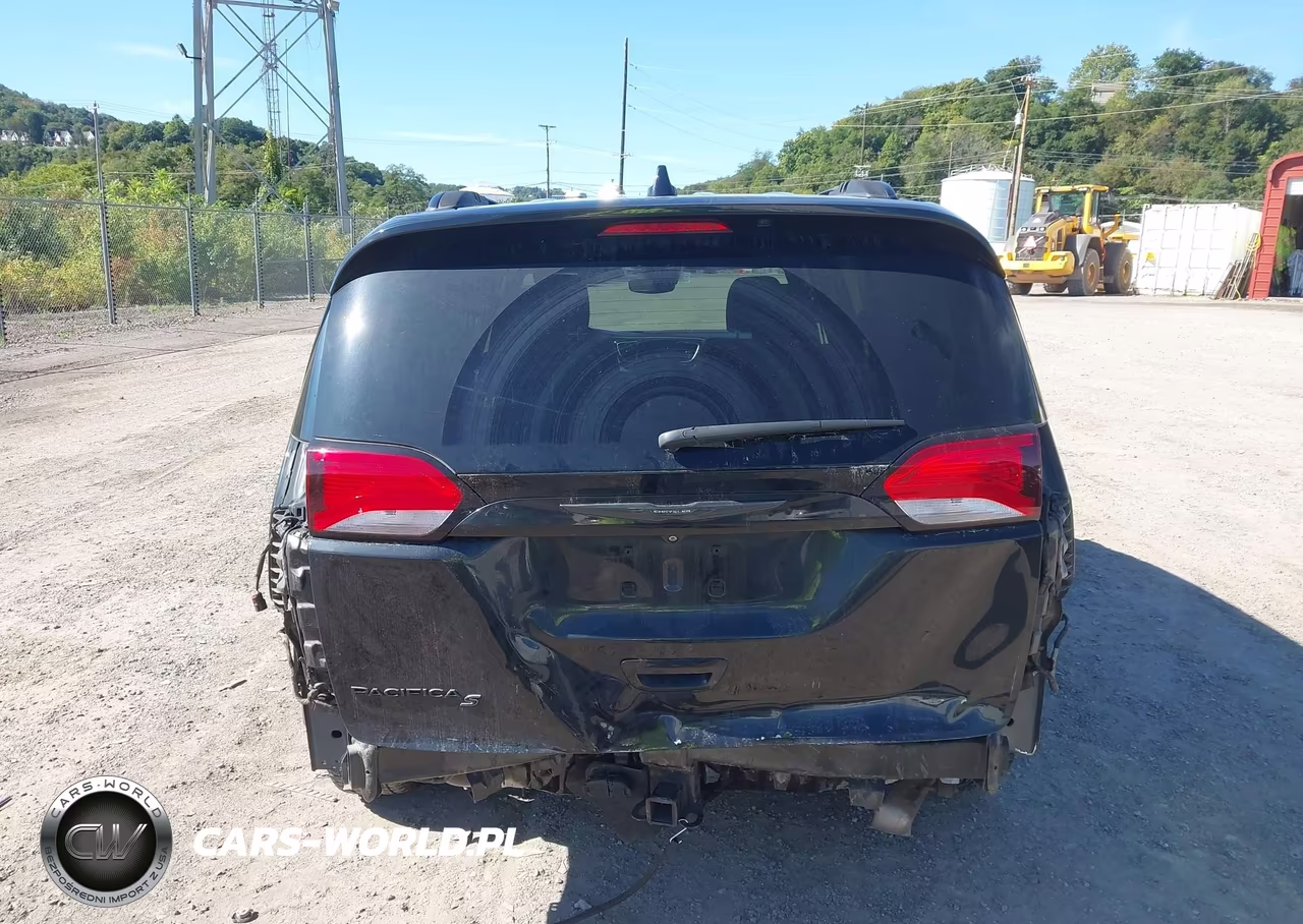2019 Chrysler Pacifica Touring L VIN:2C4RC1BG2KR549738 - 16