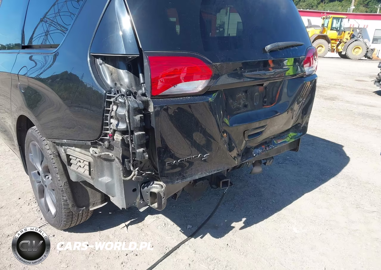 2019 Chrysler Pacifica Touring L VIN:2C4RC1BG2KR549738 - 17
