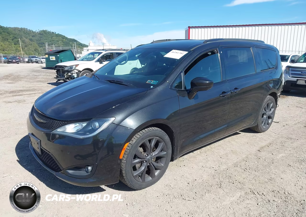 2019 Chrysler Pacifica Touring L VIN:2C4RC1BG2KR549738 - 2