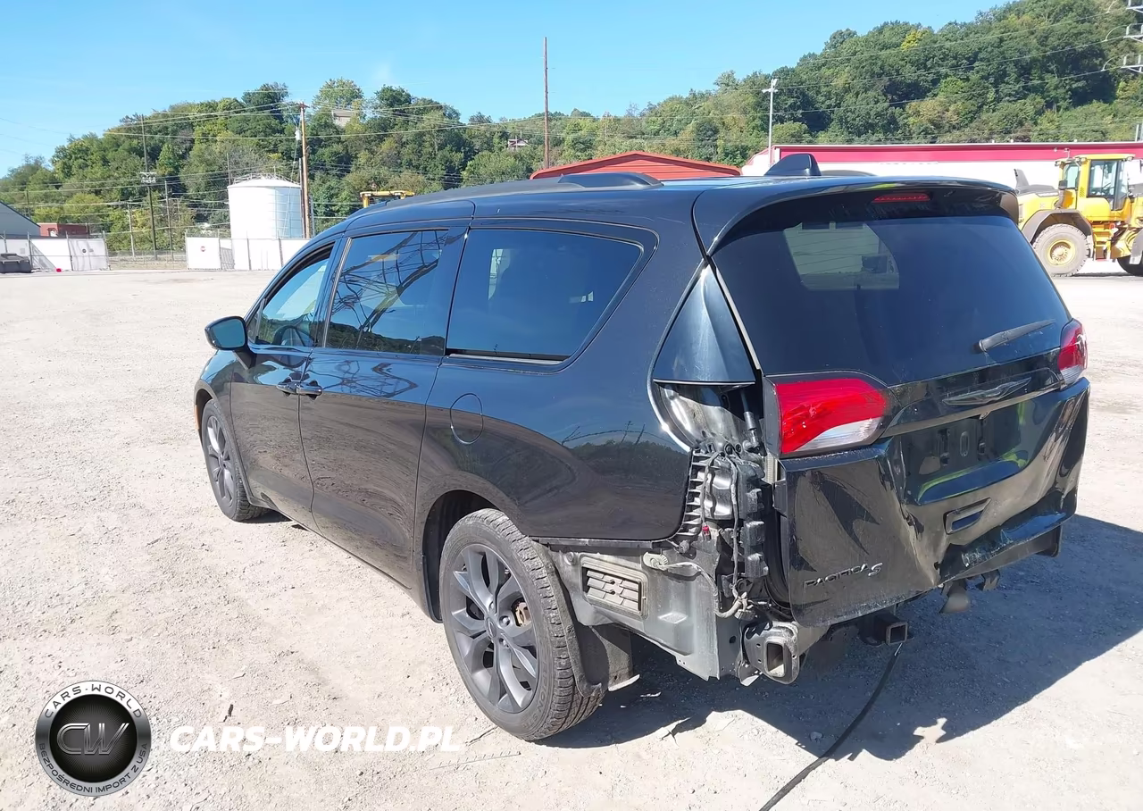 2019 Chrysler Pacifica Touring L VIN:2C4RC1BG2KR549738 - 3