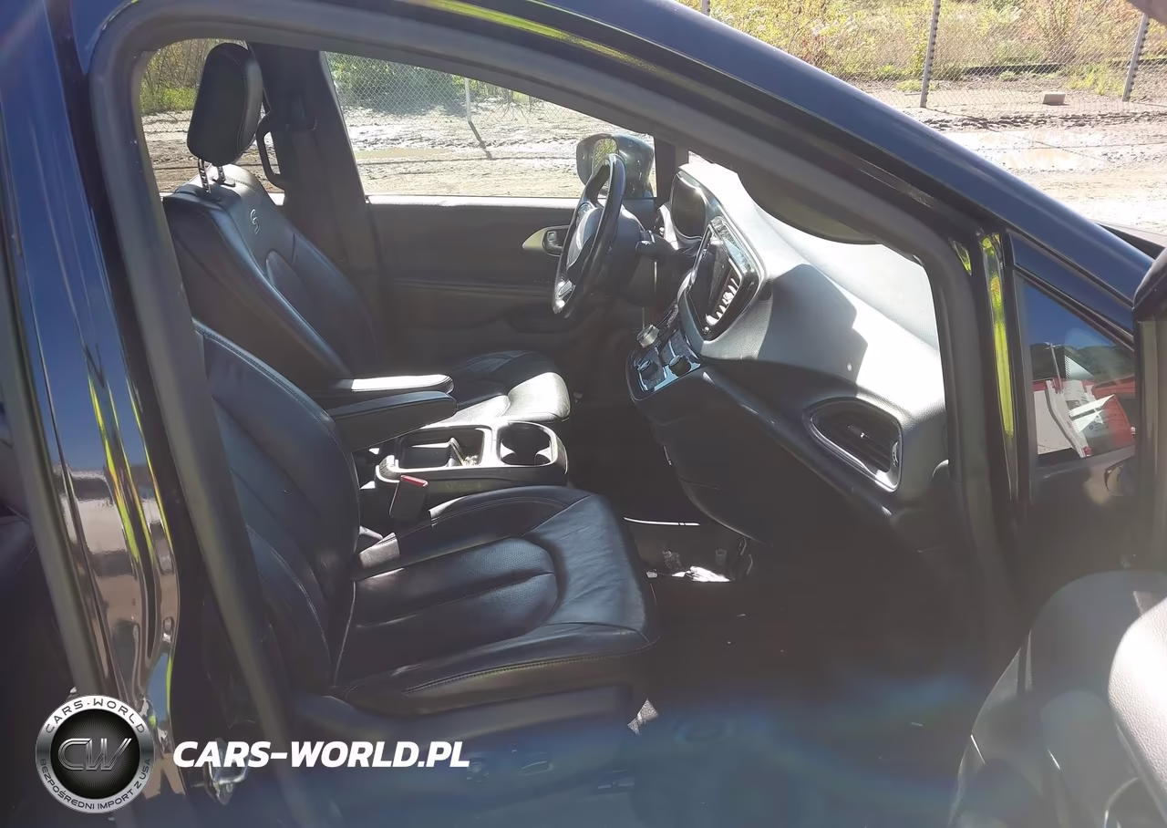 2019 Chrysler Pacifica Touring L VIN:2C4RC1BG2KR549738 - 5