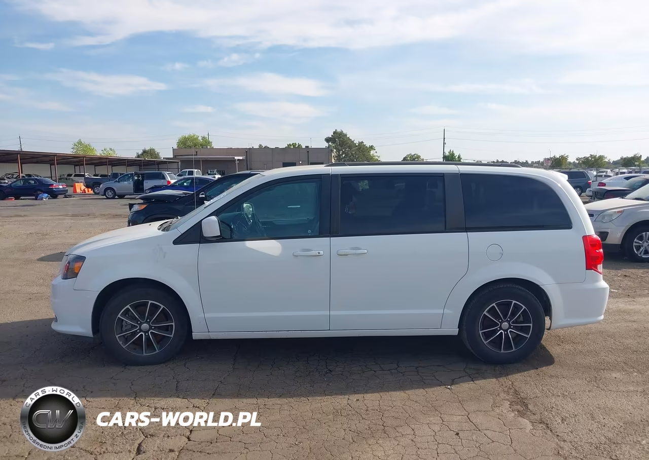 2018 Dodge Grand Caravan Gt VIN:2C4RDGEG3JR335349 - 14