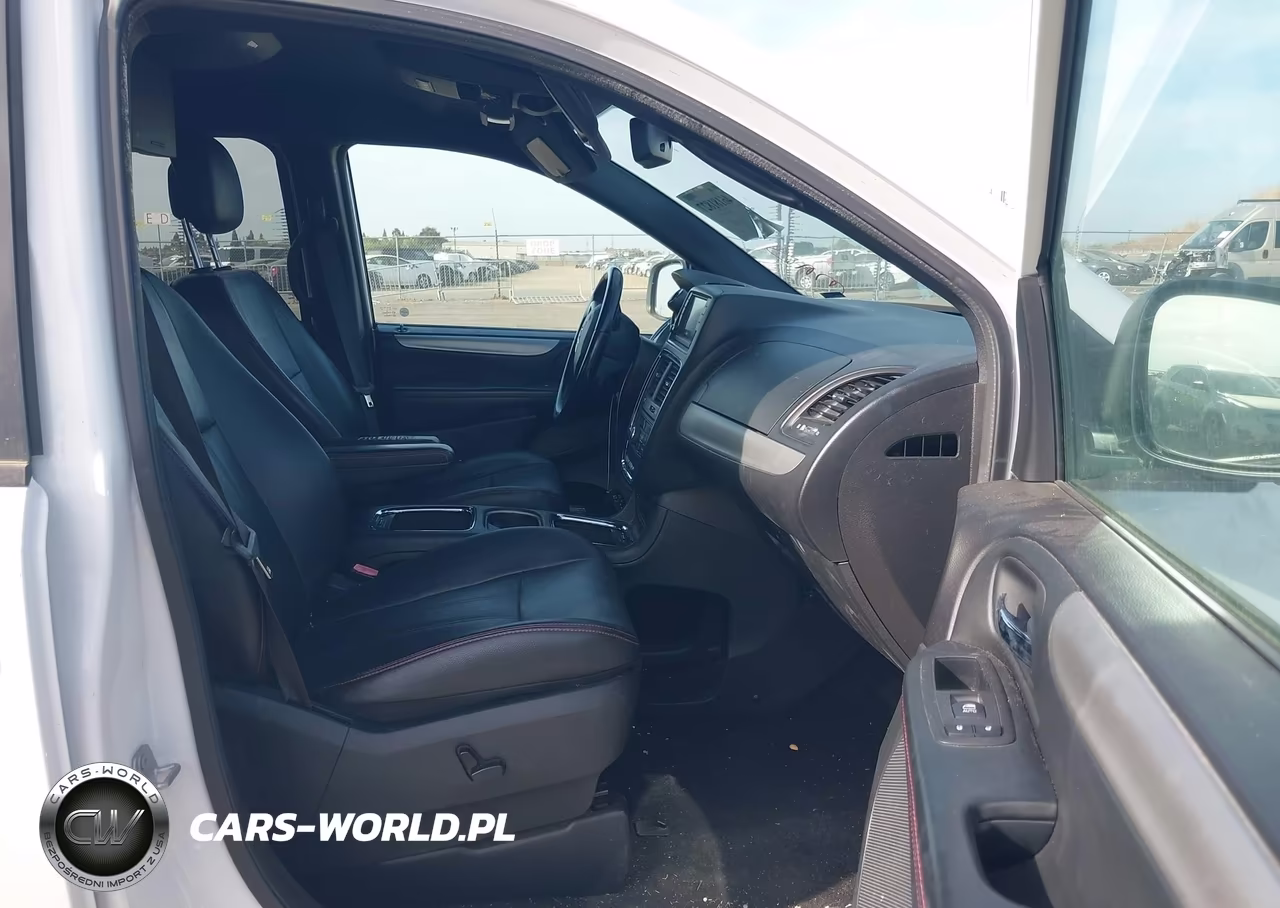 2018 Dodge Grand Caravan Gt VIN:2C4RDGEG3JR335349 - 5