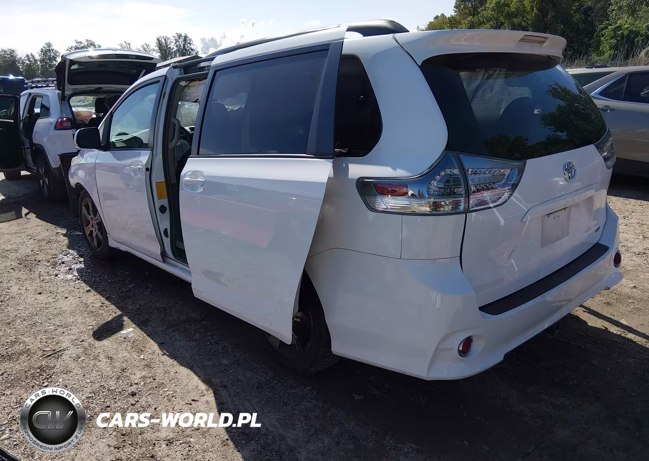 2012 Toyota Sienna Se 8 Passenger VIN:5TDXK3DC3CS184897 - 3