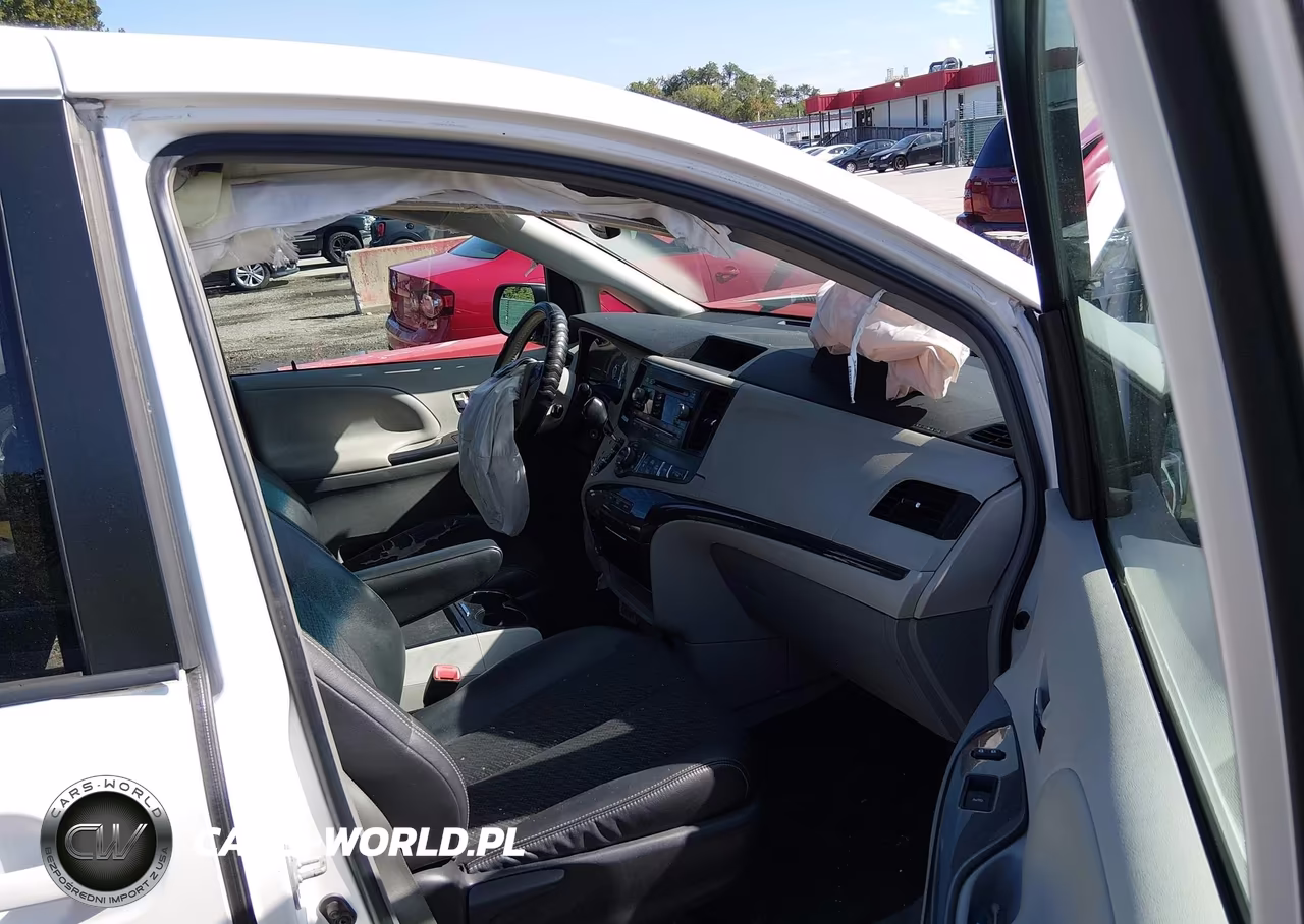 2012 Toyota Sienna Se 8 Passenger VIN:5TDXK3DC3CS184897 - 5