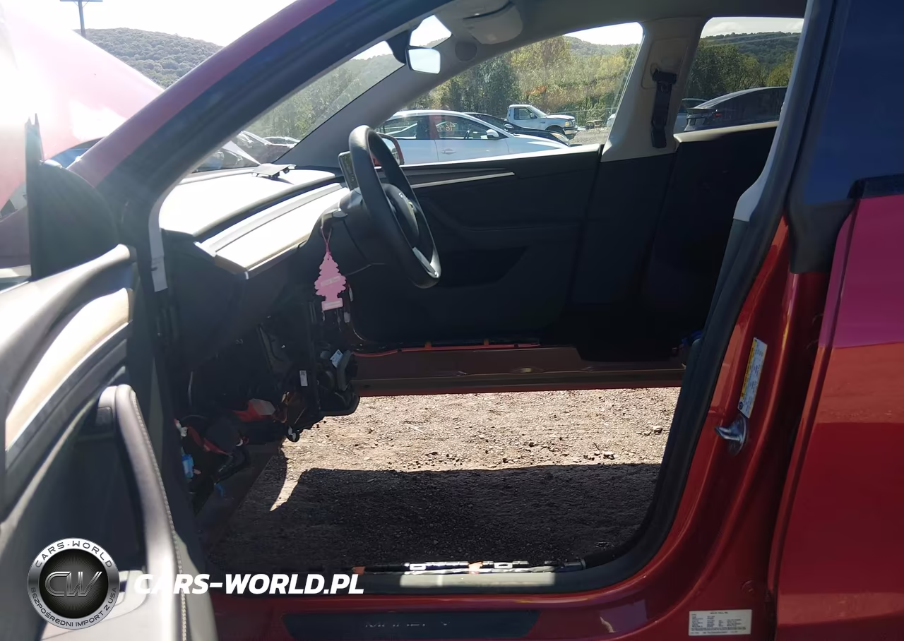 2023 Tesla Model Y VIN:7SAYGDEE8PA150041 - 5