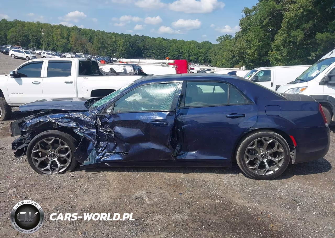 2016 Chrysler 300 S VIN:2C3CCABG0GH295180 - 6
