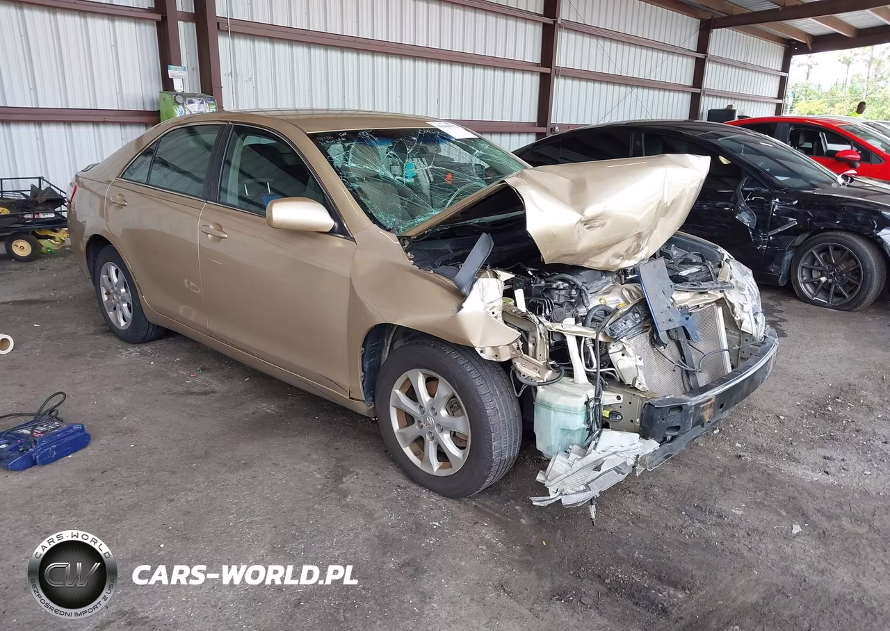 2011 Toyota Camry Le – zdjęcie 1 z 16