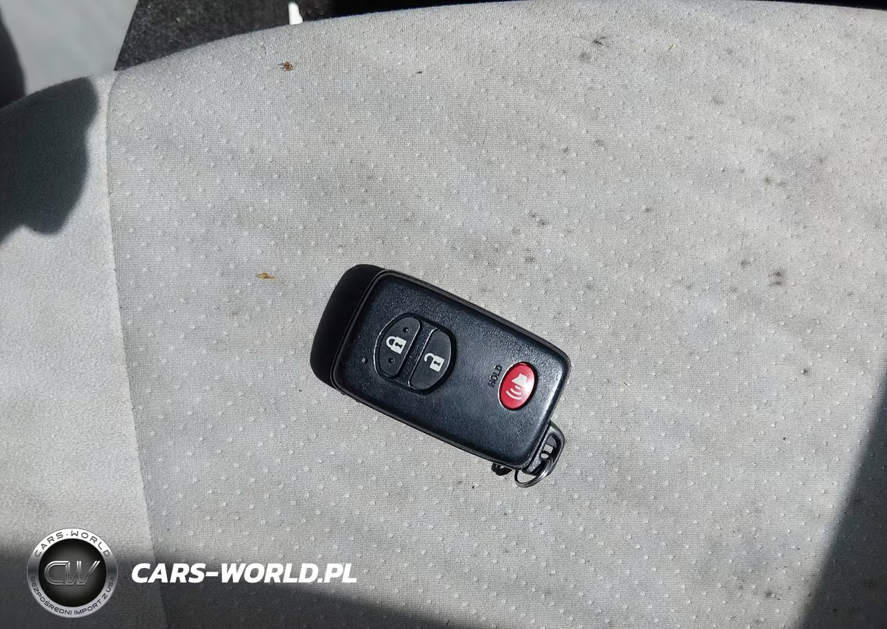 2013 Toyota Prius Two VIN:JTDKN3DU1D1635088 - 11
