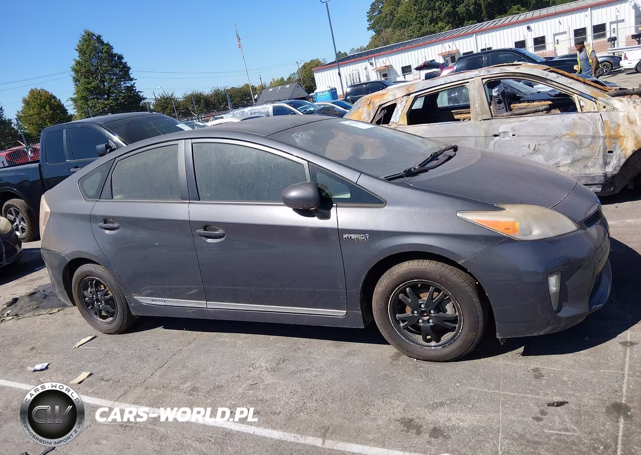 2013 Toyota Prius Two VIN:JTDKN3DU1D1635088 - 13