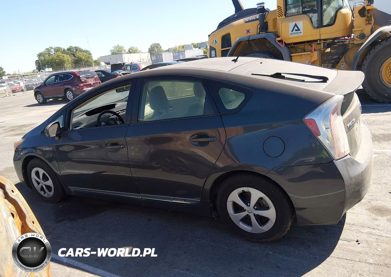 2013 Toyota Prius Two VIN:JTDKN3DU1D1635088 - 14