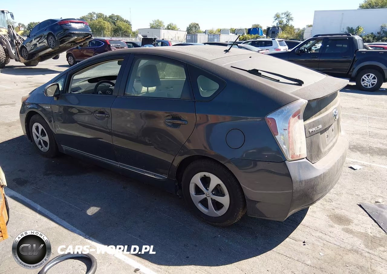 2013 Toyota Prius Two VIN:JTDKN3DU1D1635088 - 3