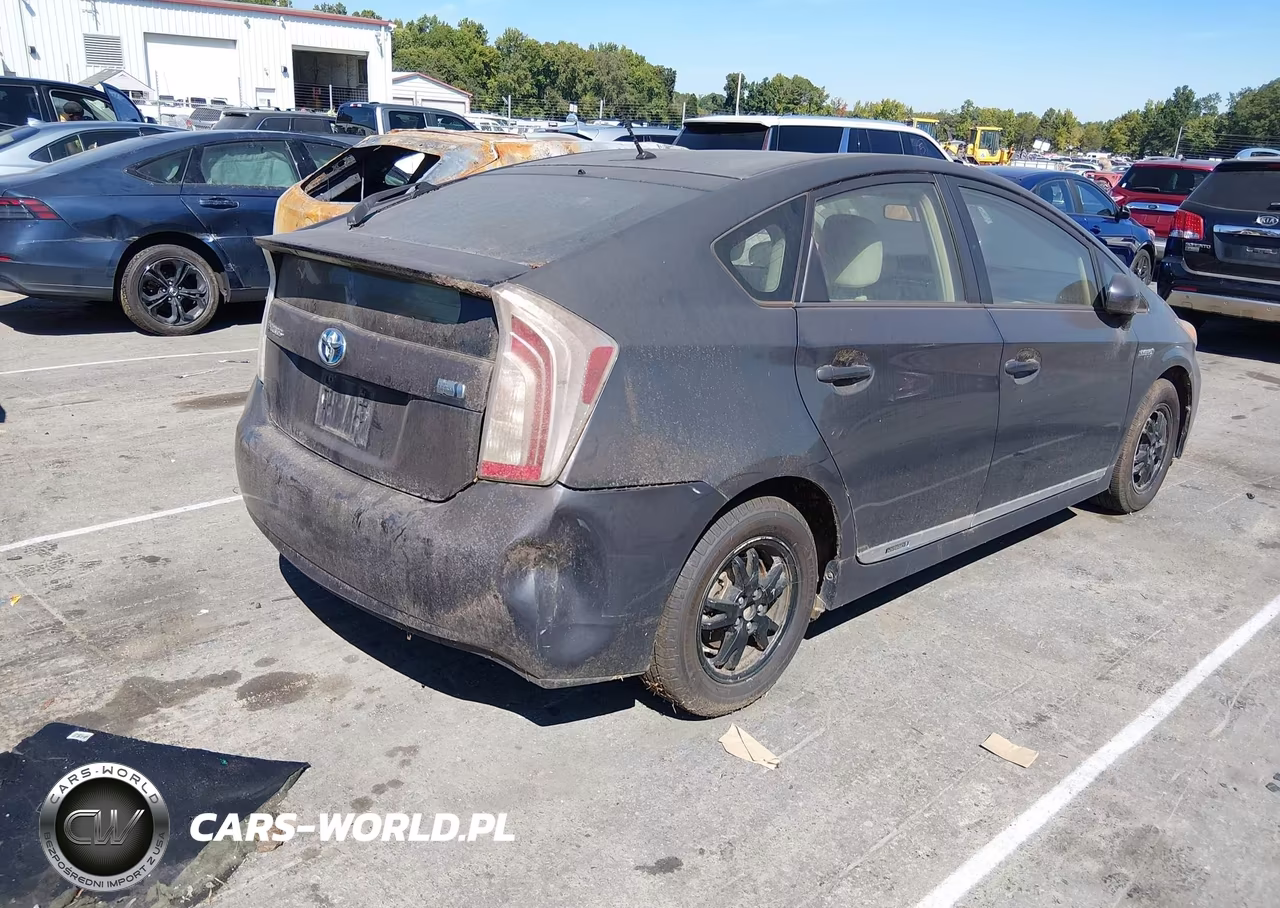 2013 Toyota Prius Two VIN:JTDKN3DU1D1635088 - 4