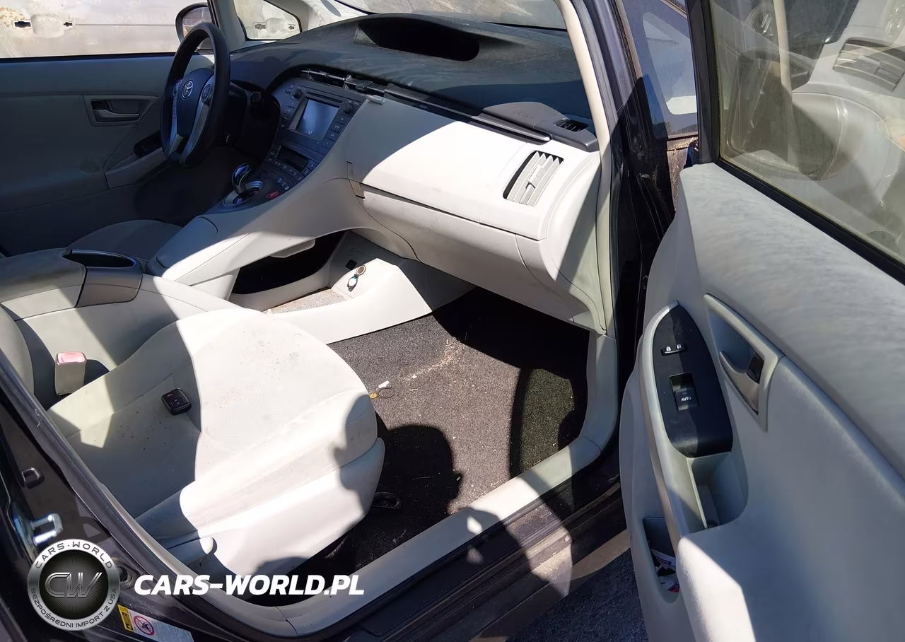 2013 Toyota Prius Two VIN:JTDKN3DU1D1635088 - 5