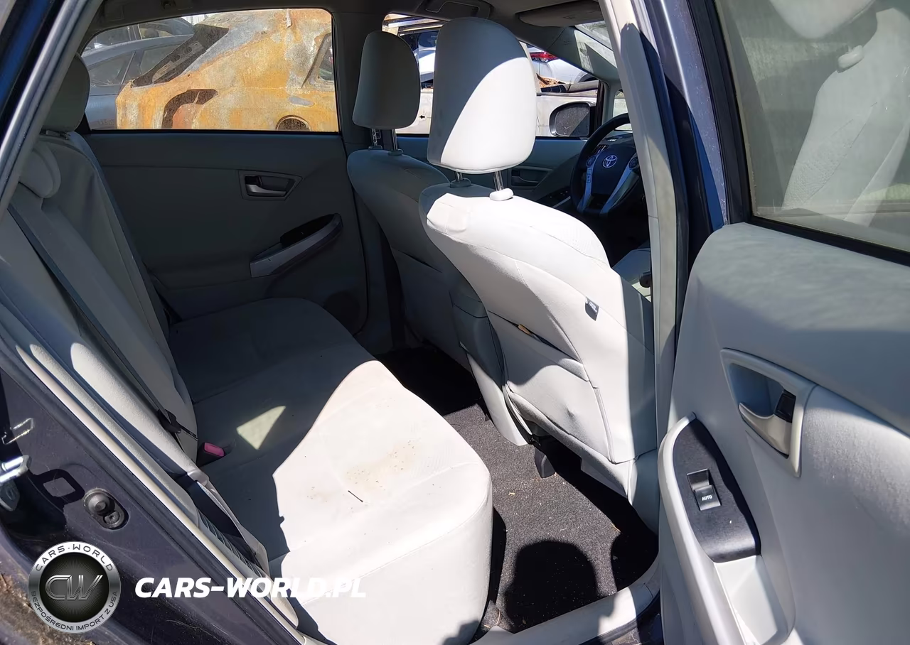 2013 Toyota Prius Two VIN:JTDKN3DU1D1635088 - 8