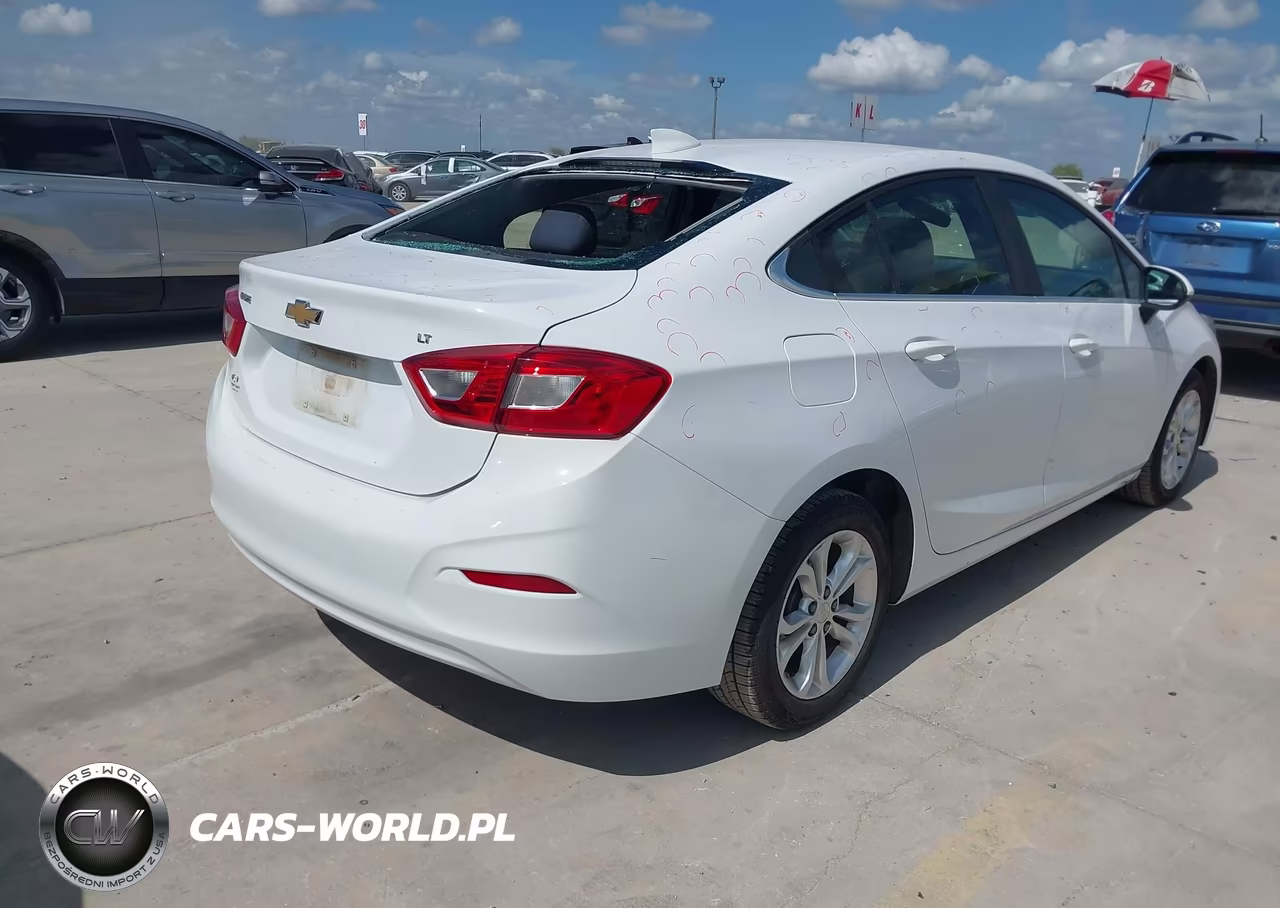 2019 Chevrolet Cruze Lt VIN:1G1BE5SM0K7104076 - 4