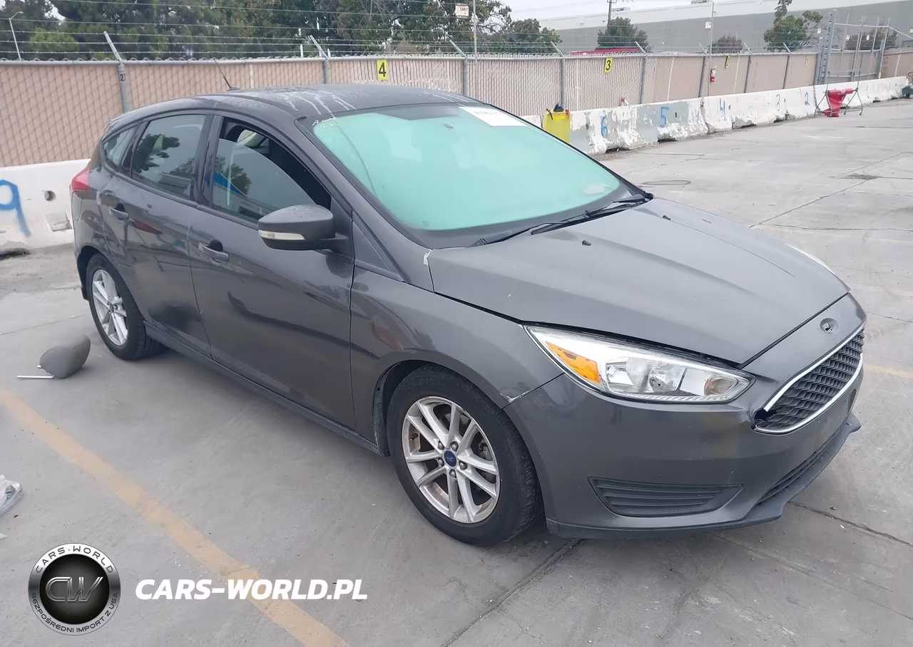2015 Ford Focus Se VIN:1FADP3K24FL289121 - 1