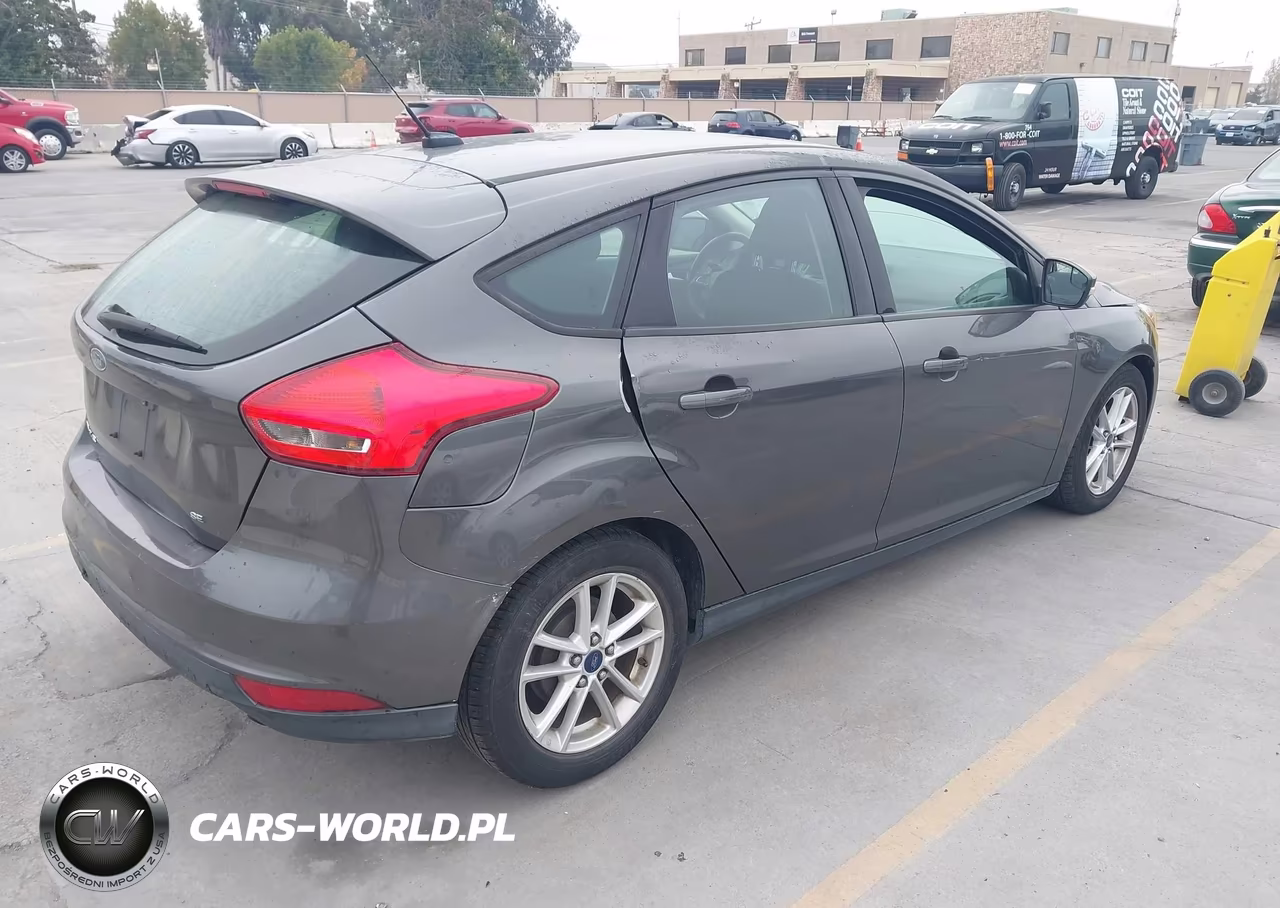 2015 Ford Focus Se VIN:1FADP3K24FL289121 - 4