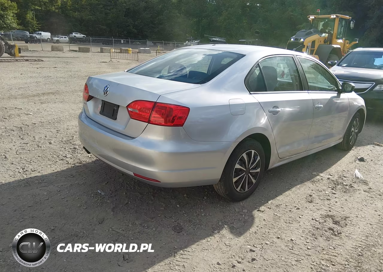 VOLKSWAGEN JETTA VIN:3VW2K7AJ8DM281449 - 4