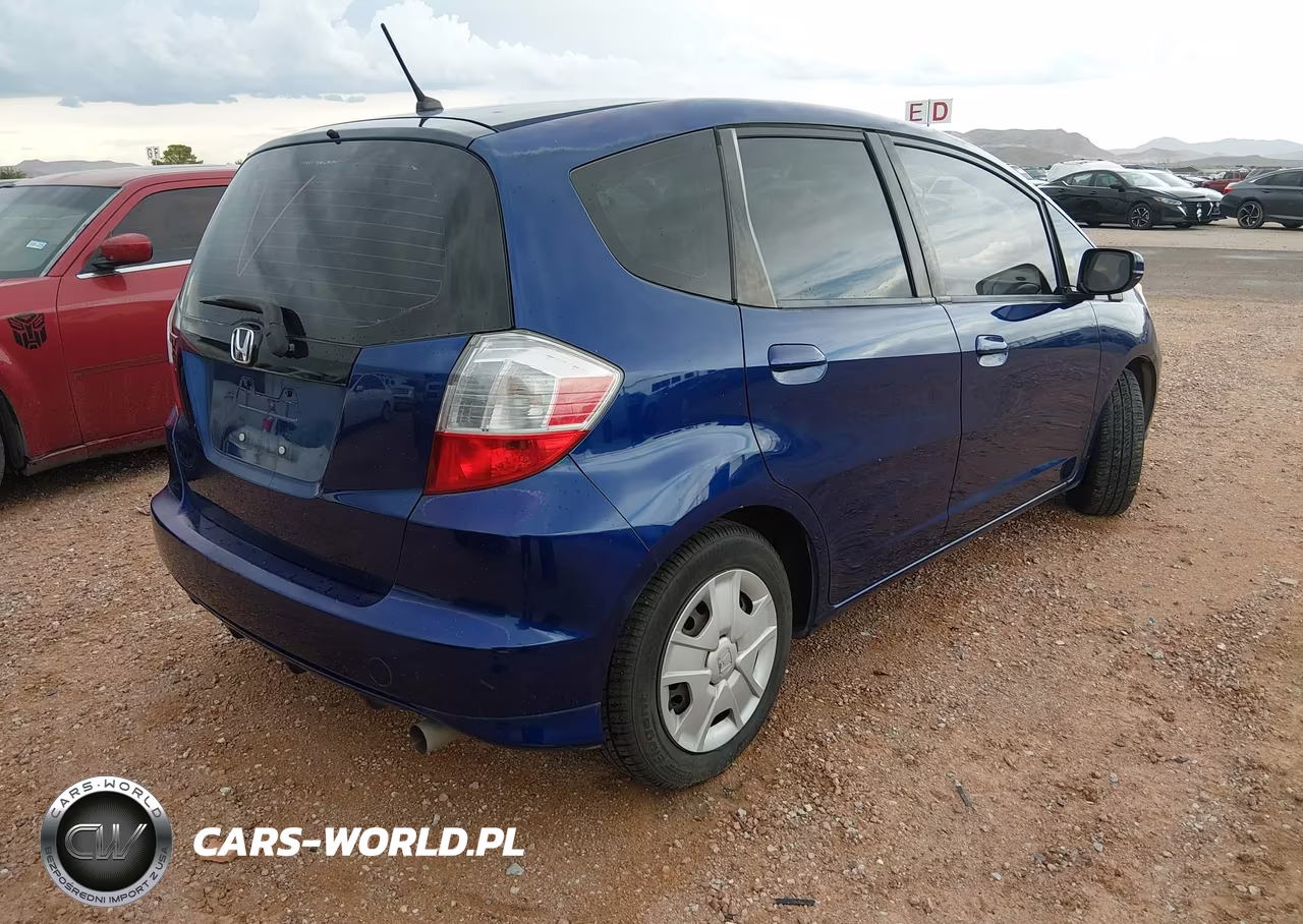 2013 Honda Fit VIN:JHMGE8G36DC064674 - 4