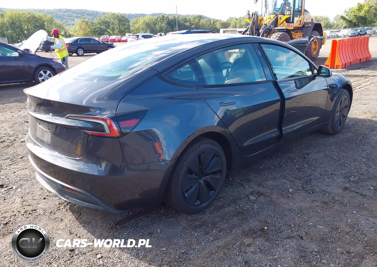 2025 Tesla Model 3 Long Range Rear-Wheel Drive-Standard Rear-Wheel Drive VIN:5YJ3E1EA7SF040277 - 4