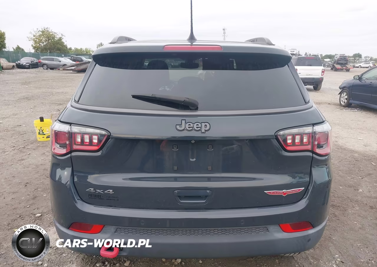 2018 Jeep Compass Trailhawk 4X4 VIN:3C4NJDDB1JT179885 - 16