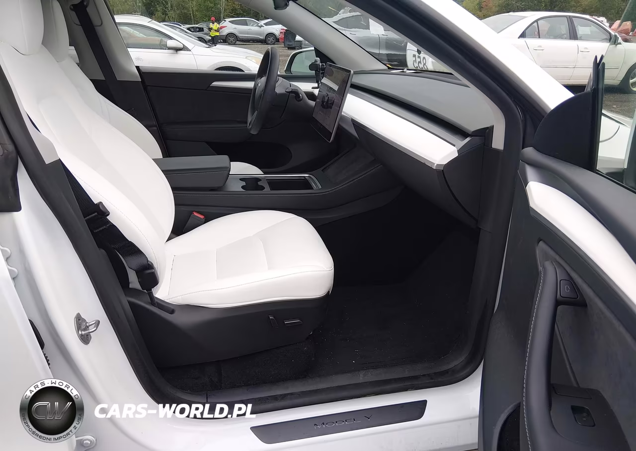 2025 Tesla Model Y Long Range Dual Motor All-Wheel Drive VIN:7SAYGDEE7SF241751 - 5