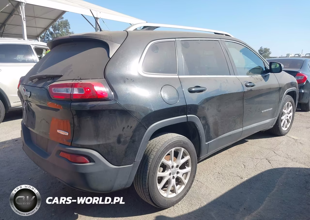 2015 Jeep Cherokee Latitude VIN:1C4PJLCB2FW782463 - 4