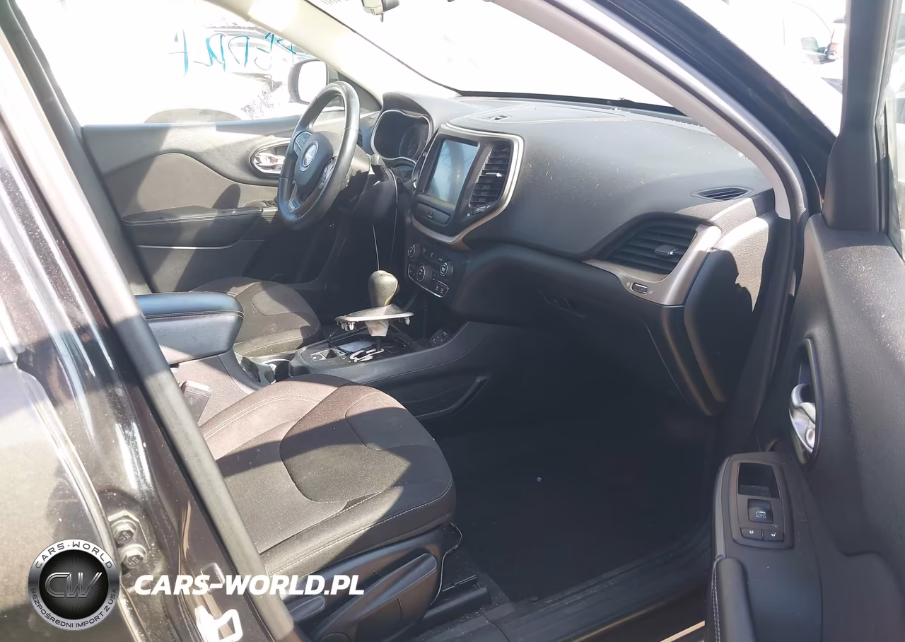 2015 Jeep Cherokee Latitude VIN:1C4PJLCB2FW782463 - 5