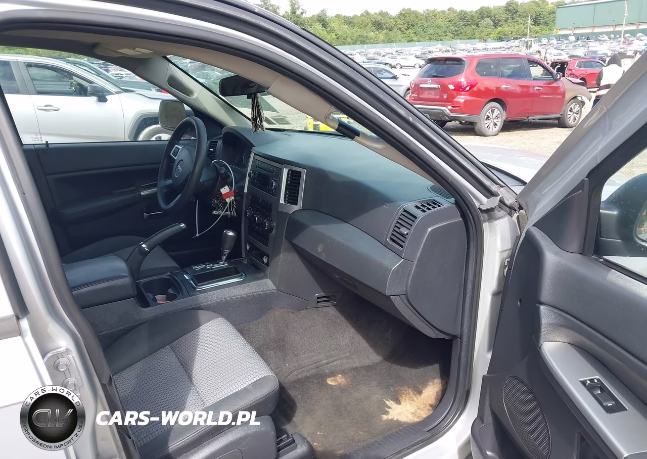 2009 Jeep Grand Cherokee Laredo VIN:1J8GR48KX9C519742 - 5