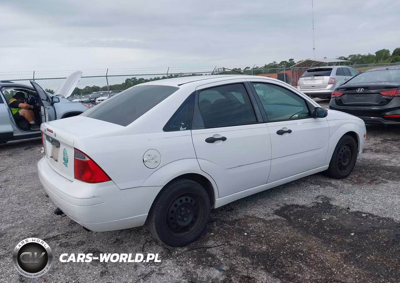 2007 Ford Focus S-Se-Ses VIN:1FAFP34NX7W278009 - 4