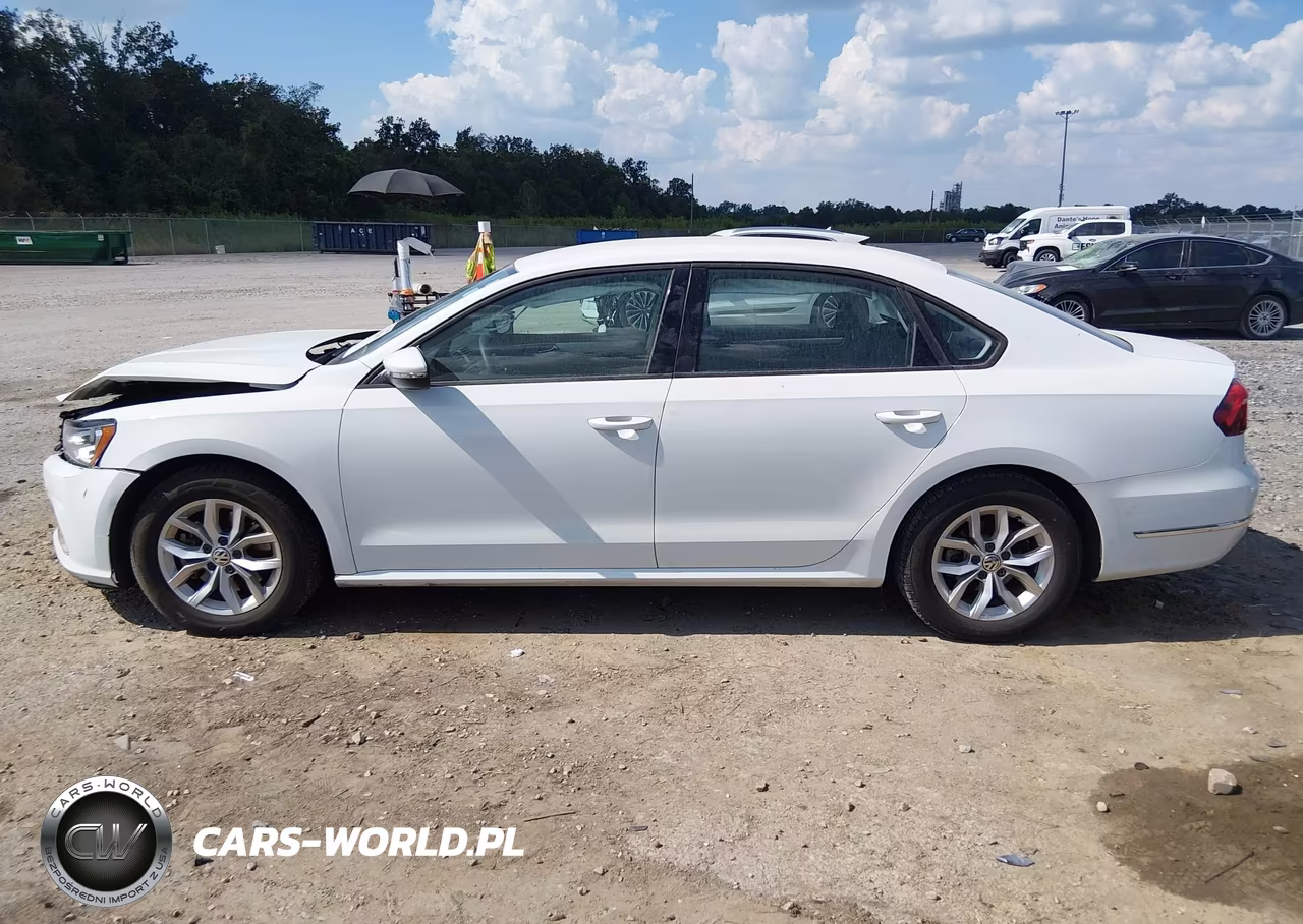 2018 Volkswagen Passat 2.0T R-Line-2.0T S VIN:1VWAA7A3XJC051151 - 14