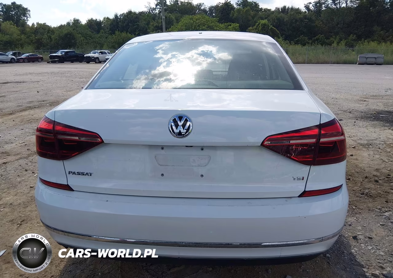 2018 Volkswagen Passat 2.0T R-Line-2.0T S VIN:1VWAA7A3XJC051151 - 16