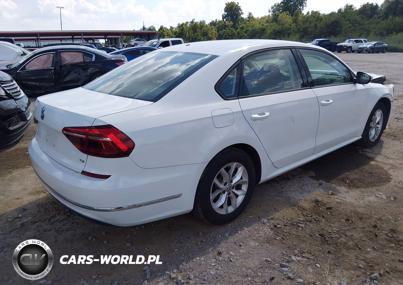 2018 Volkswagen Passat 2.0T R-Line-2.0T S VIN:1VWAA7A3XJC051151 - 4