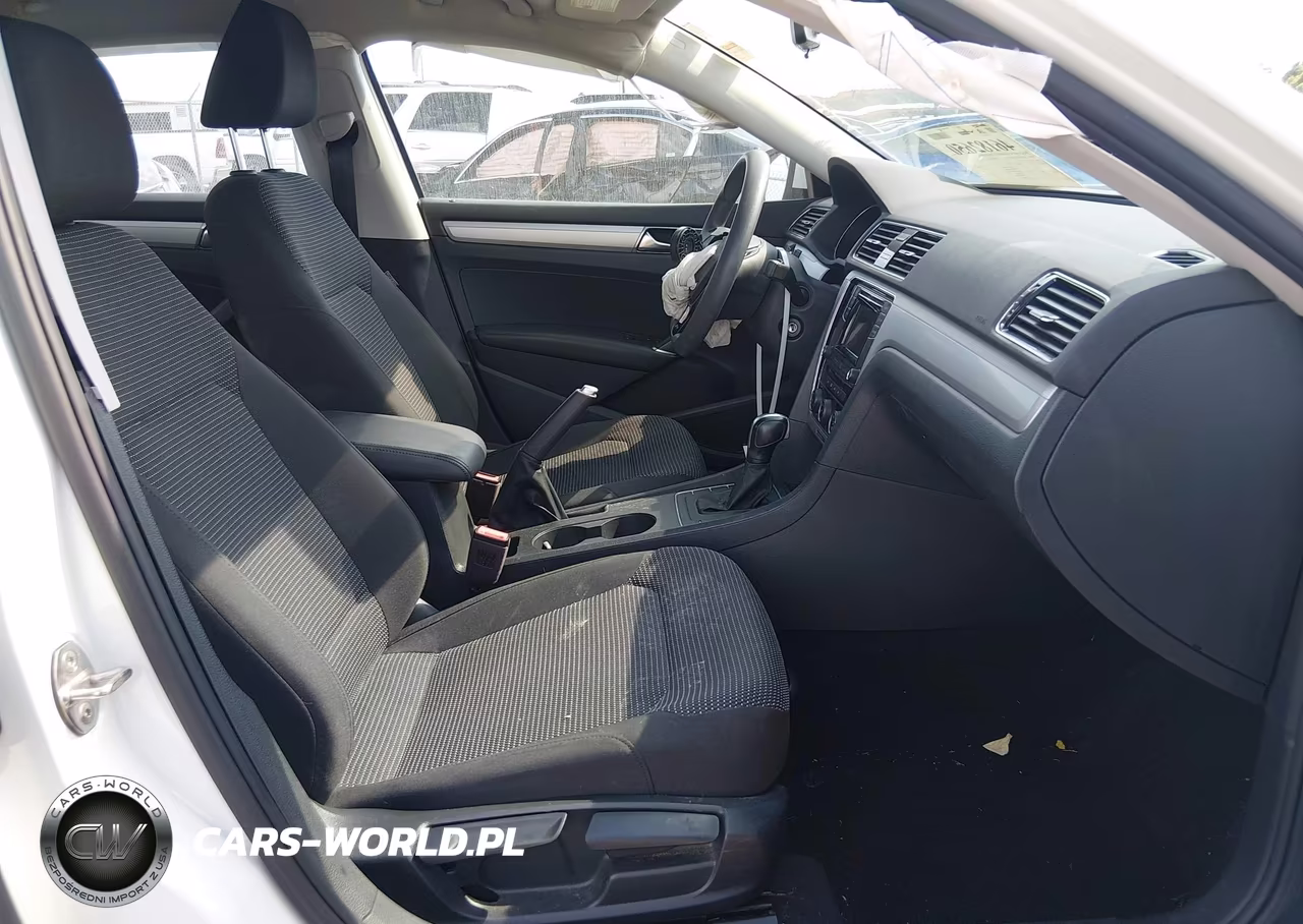 2018 Volkswagen Passat 2.0T R-Line-2.0T S VIN:1VWAA7A3XJC051151 - 5