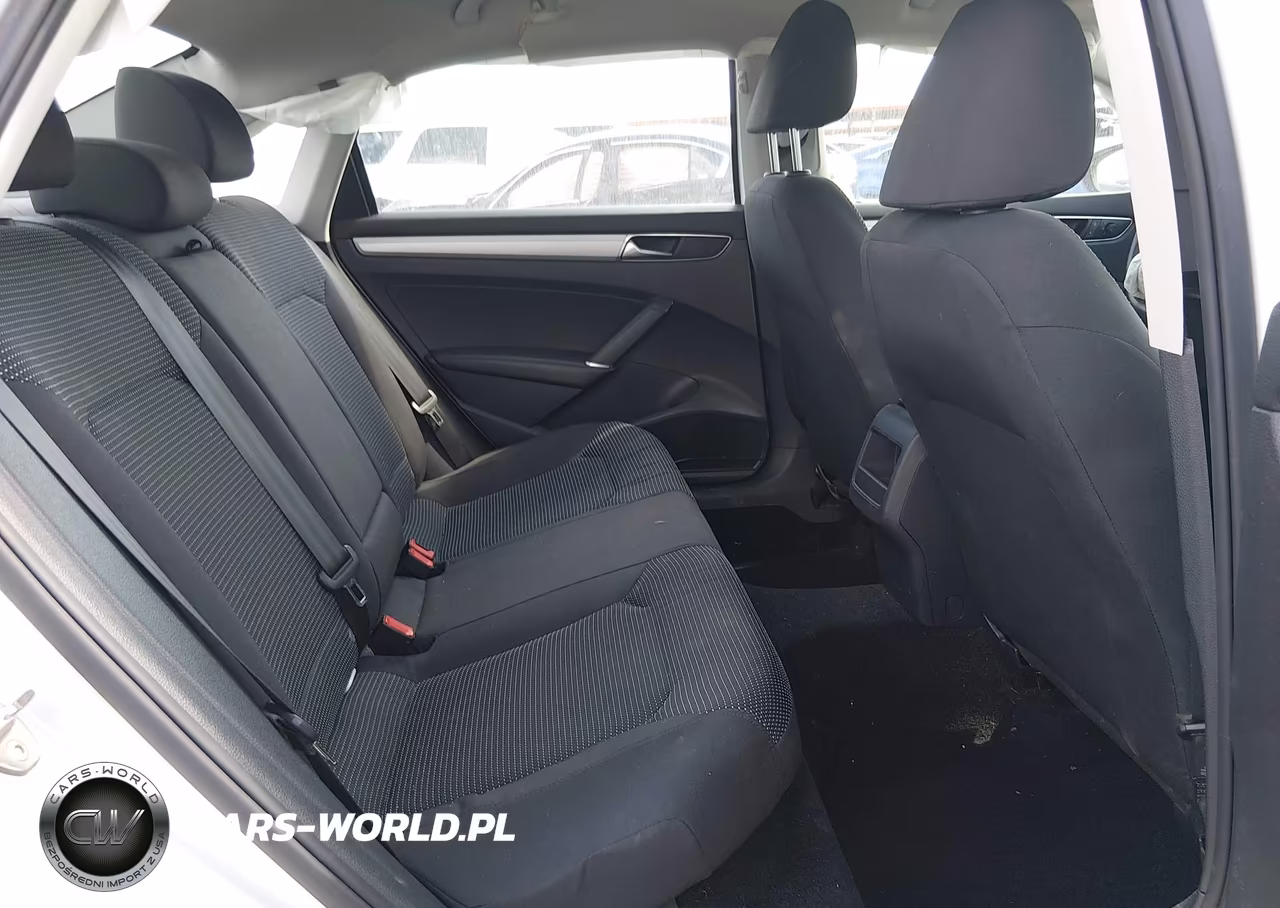 2018 Volkswagen Passat 2.0T R-Line-2.0T S VIN:1VWAA7A3XJC051151 - 8