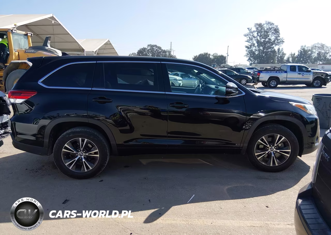 2018 Toyota Highlander Le VIN:5TDZARFH1JS034243 - 13