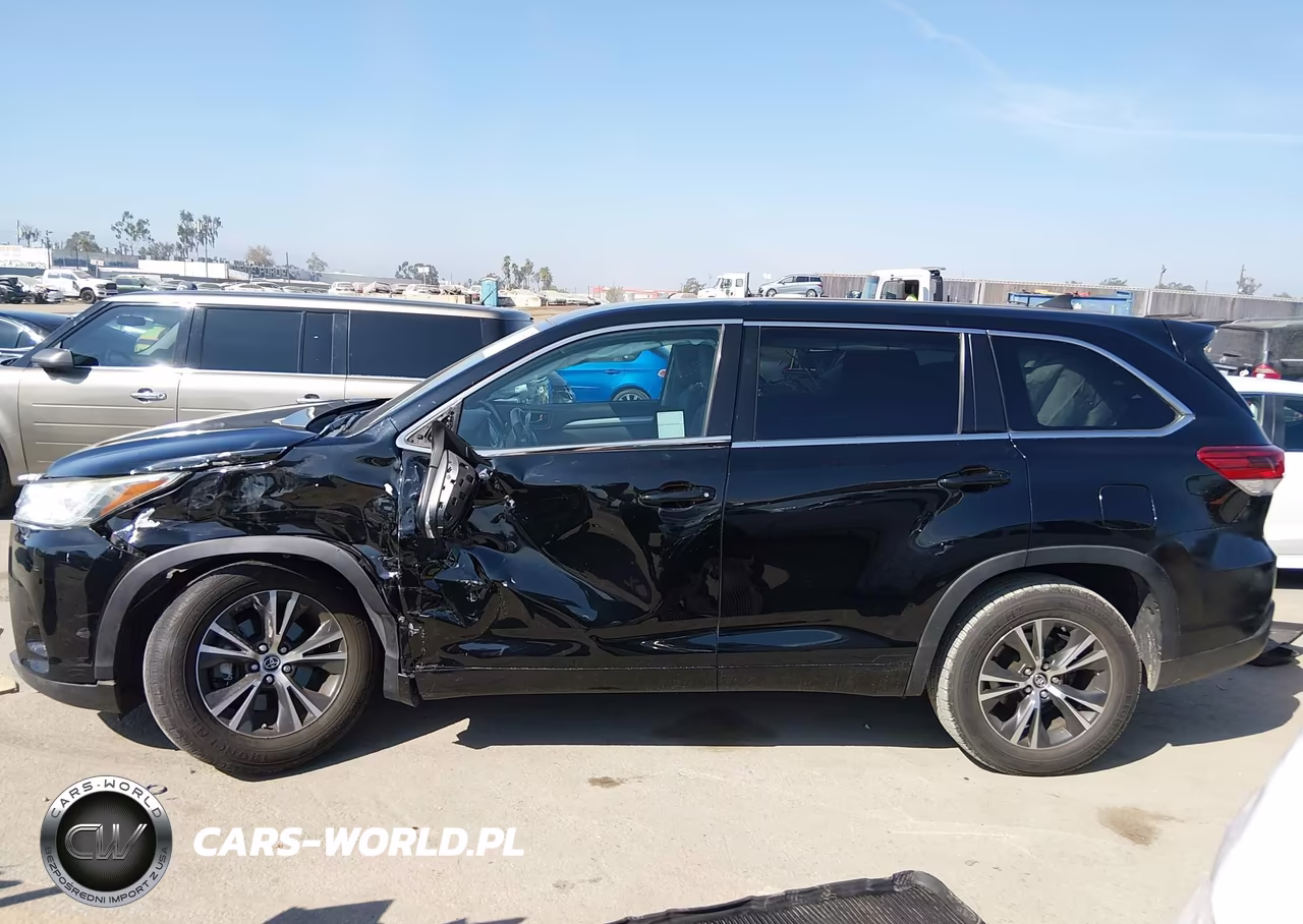 2018 Toyota Highlander Le VIN:5TDZARFH1JS034243 - 14