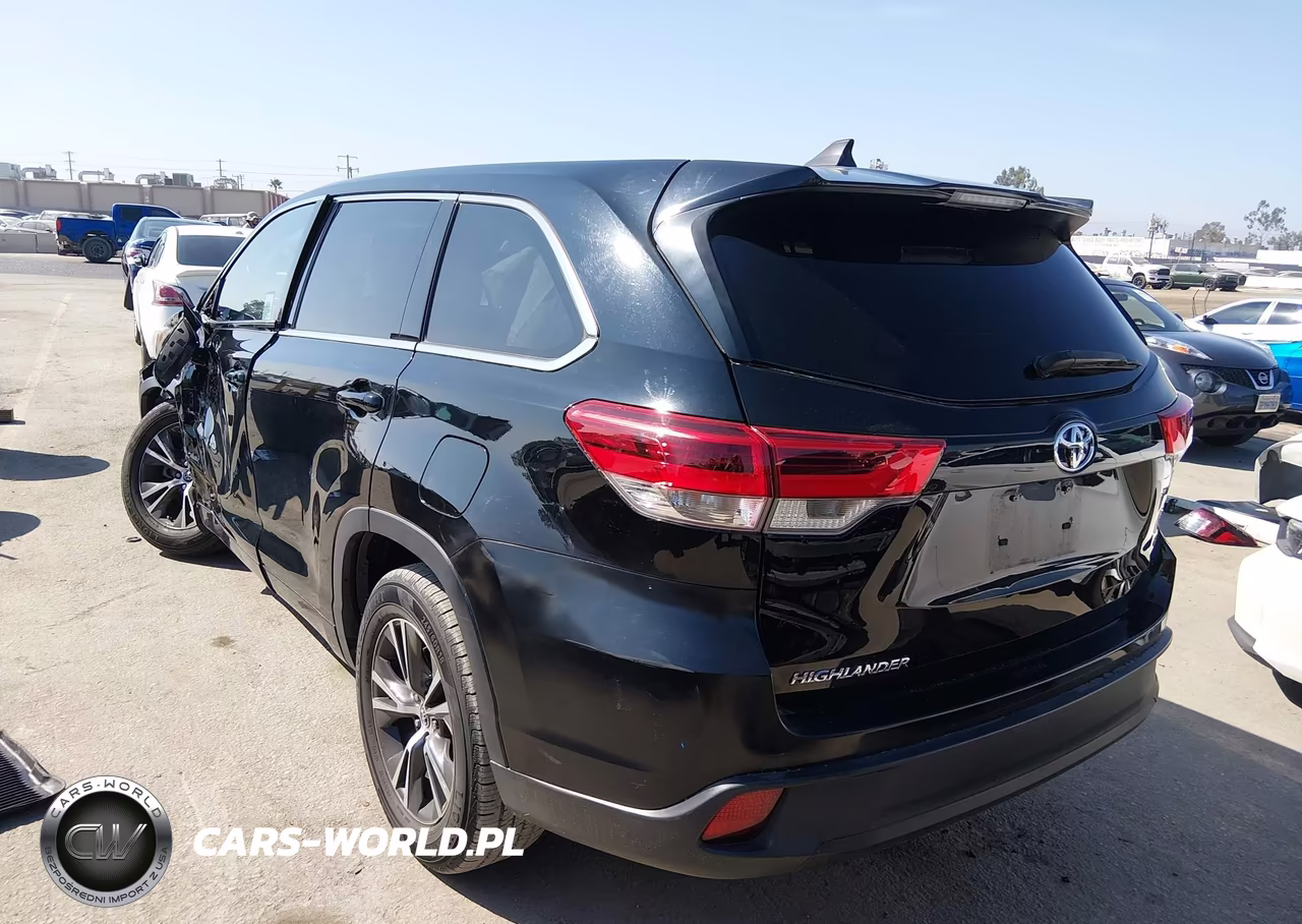 2018 Toyota Highlander Le VIN:5TDZARFH1JS034243 - 3