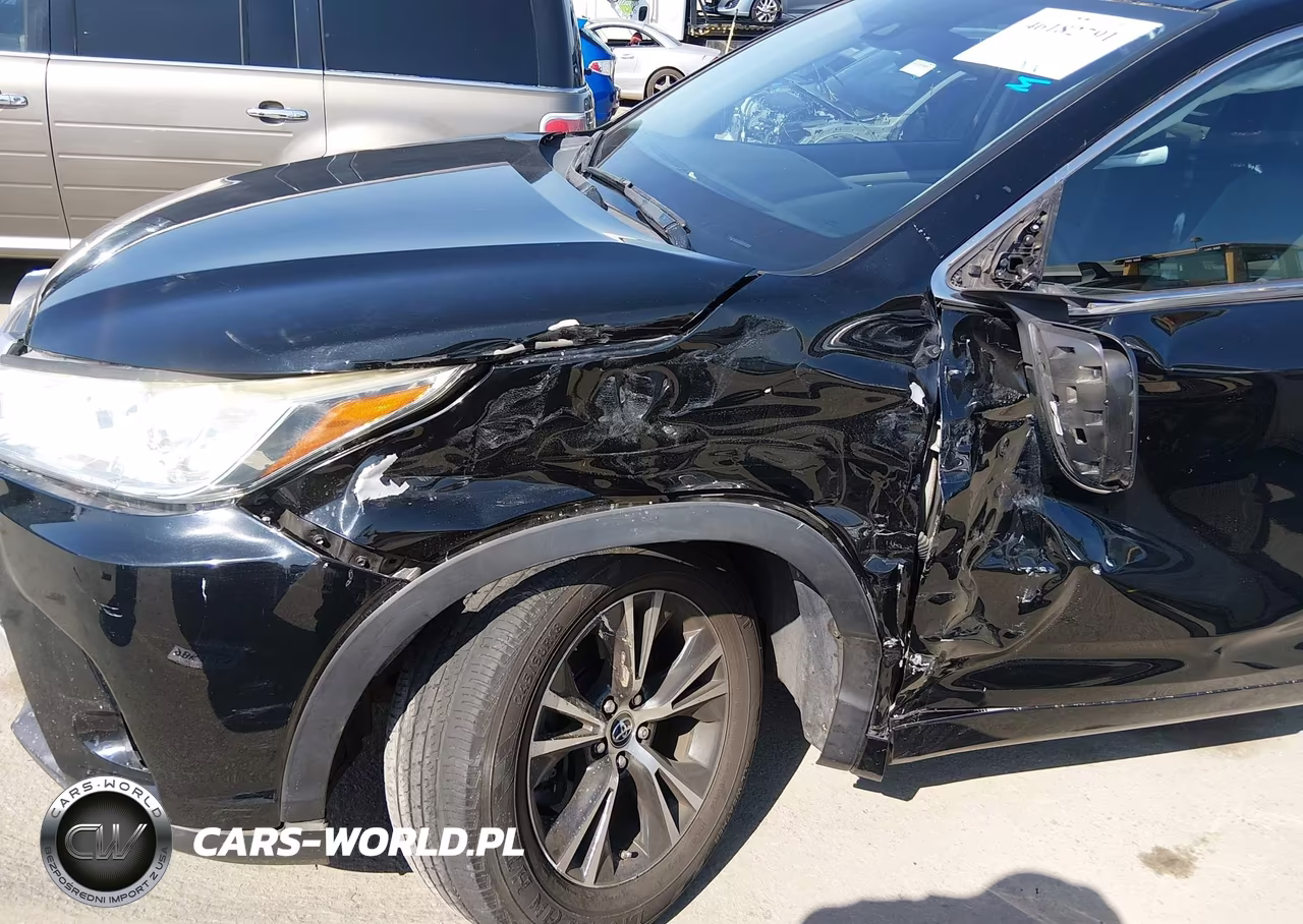 2018 Toyota Highlander Le VIN:5TDZARFH1JS034243 - 6