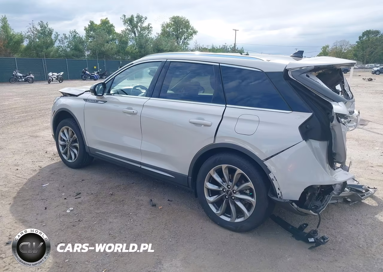 2020 Lincoln Corsair Standard VIN:5LMCJ1D98LUL29172 - 3