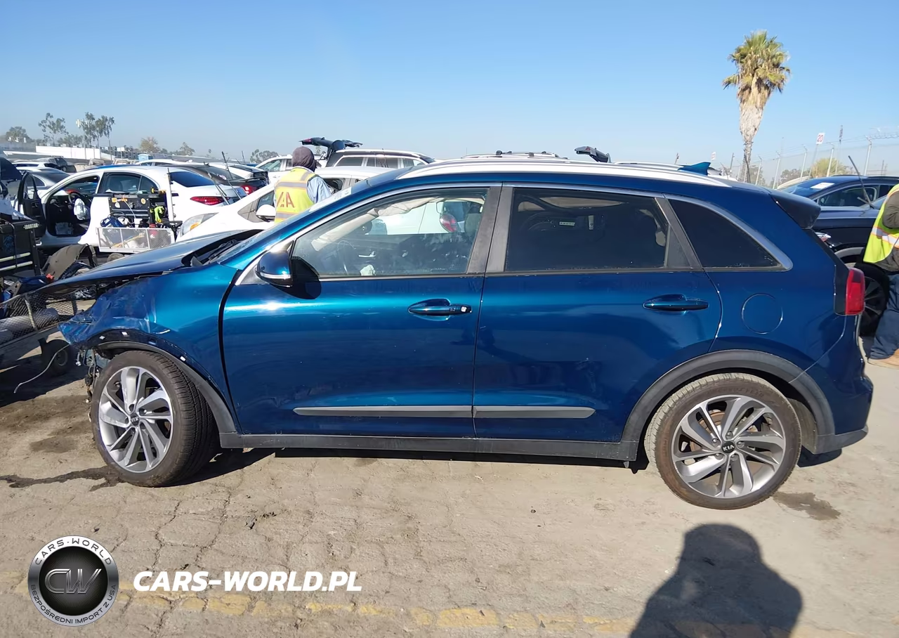 2017 Kia Niro Touring VIN:KNDCE3LC0H5095504 - 14